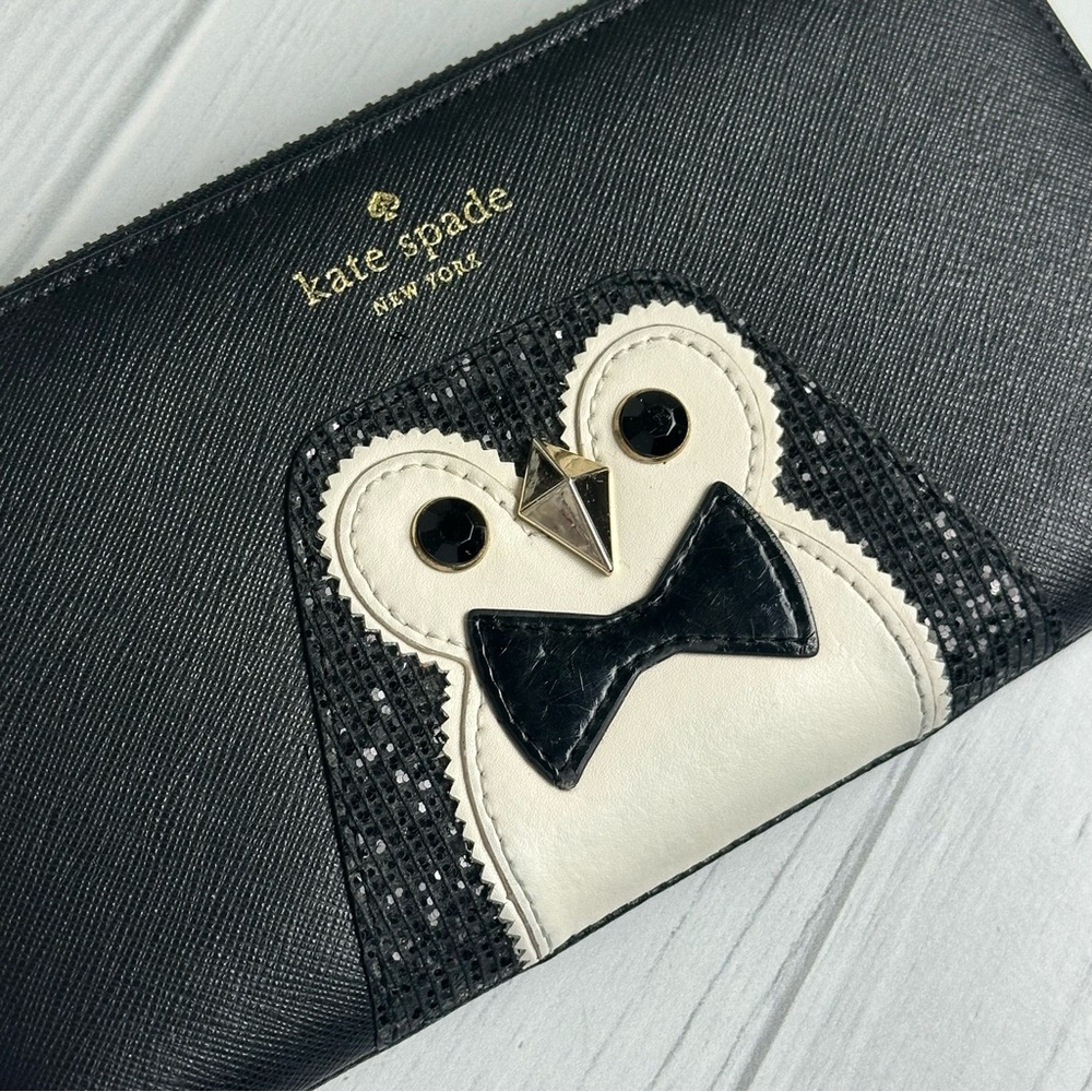 Kate Spade Penguin Rare Black White Zip Wallet - Picture 2 of 8